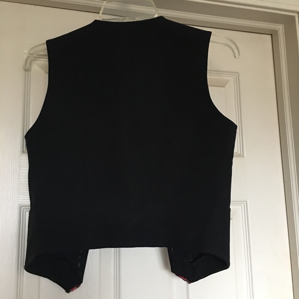 Vintage black vest with floral trim size 6 - Picture 3 of 6